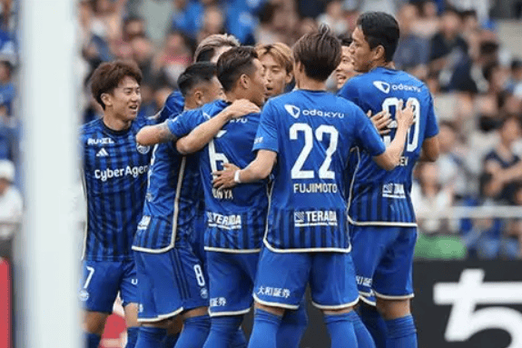 赛前体能课后，尼斯临场应变备战亚冠，底气十足，控场能力受关注(队列队形比赛结束语)