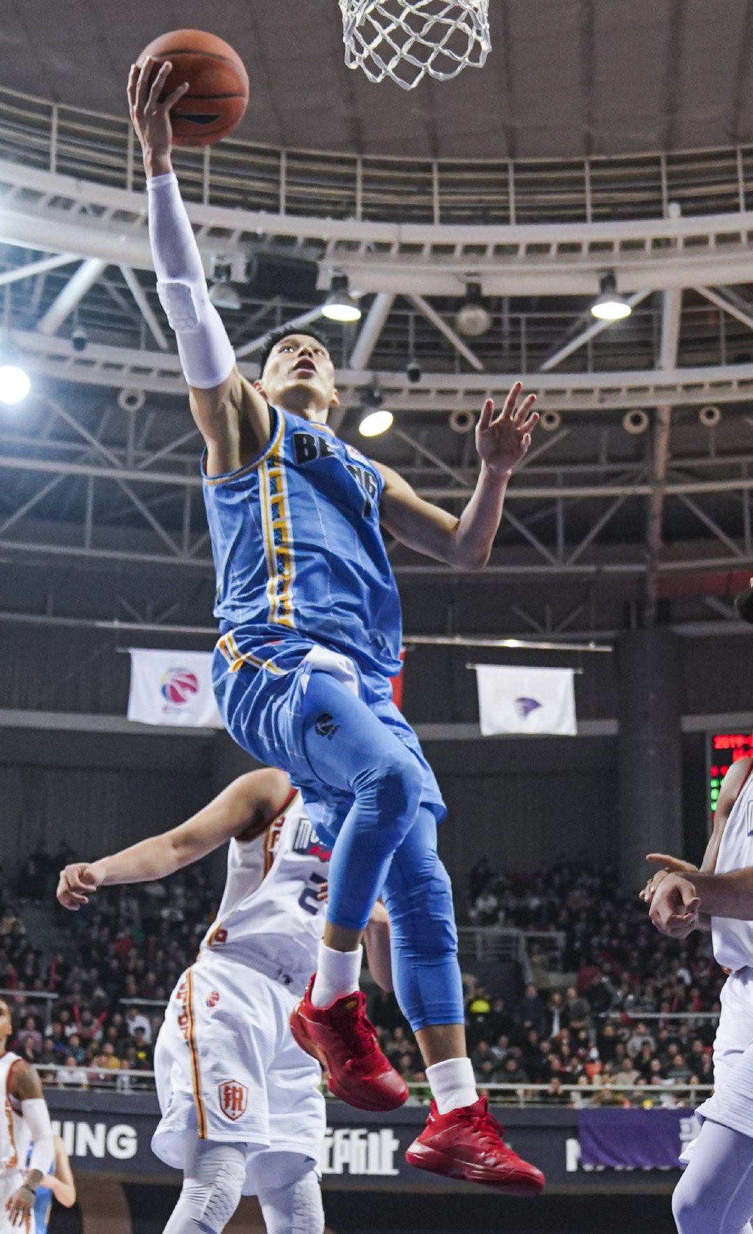 PG登录入口 -关于今晨法甲传出新动向，西汉姆防线松动，管理层表态：话题不断，赛季目标并未改变的信息